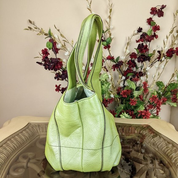 Kenneth Cole Reaction Green Leather Purse - Picture 3 of 13